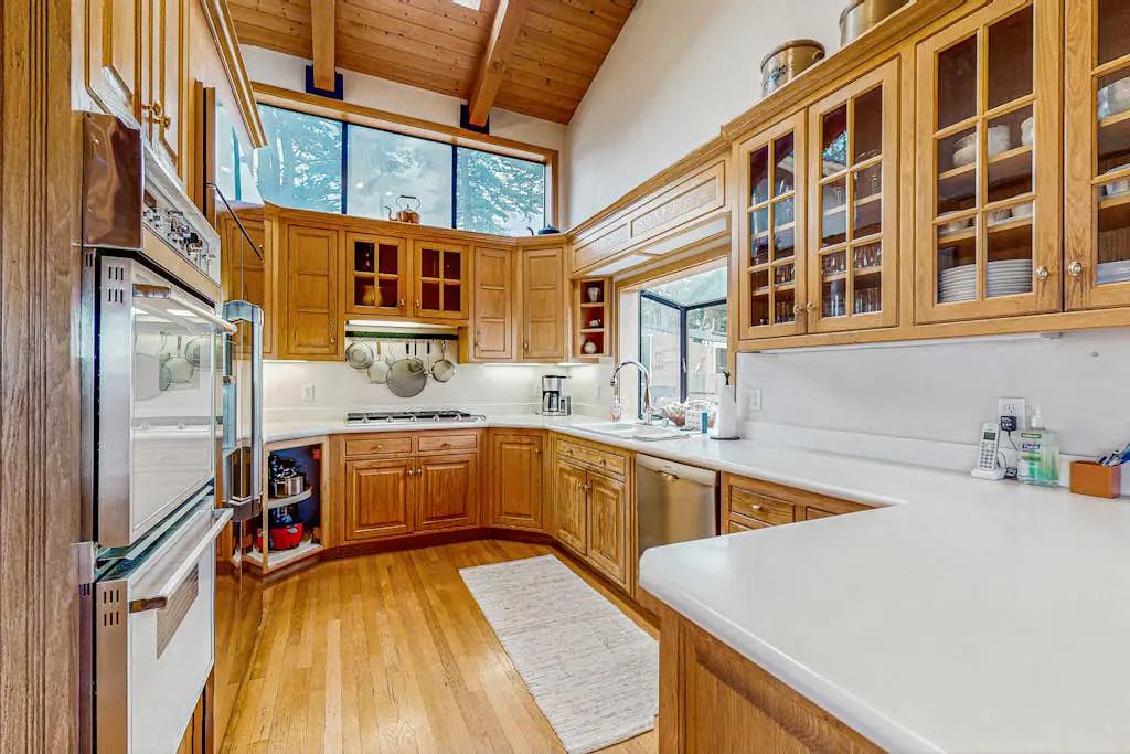 Brammer's Bluff - Oceanfront home with hot tub & garden near the bluffs, dogs welcome