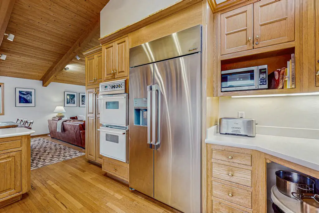 Brammer's Bluff - Oceanfront home with hot tub & garden near the bluffs, dogs welcome