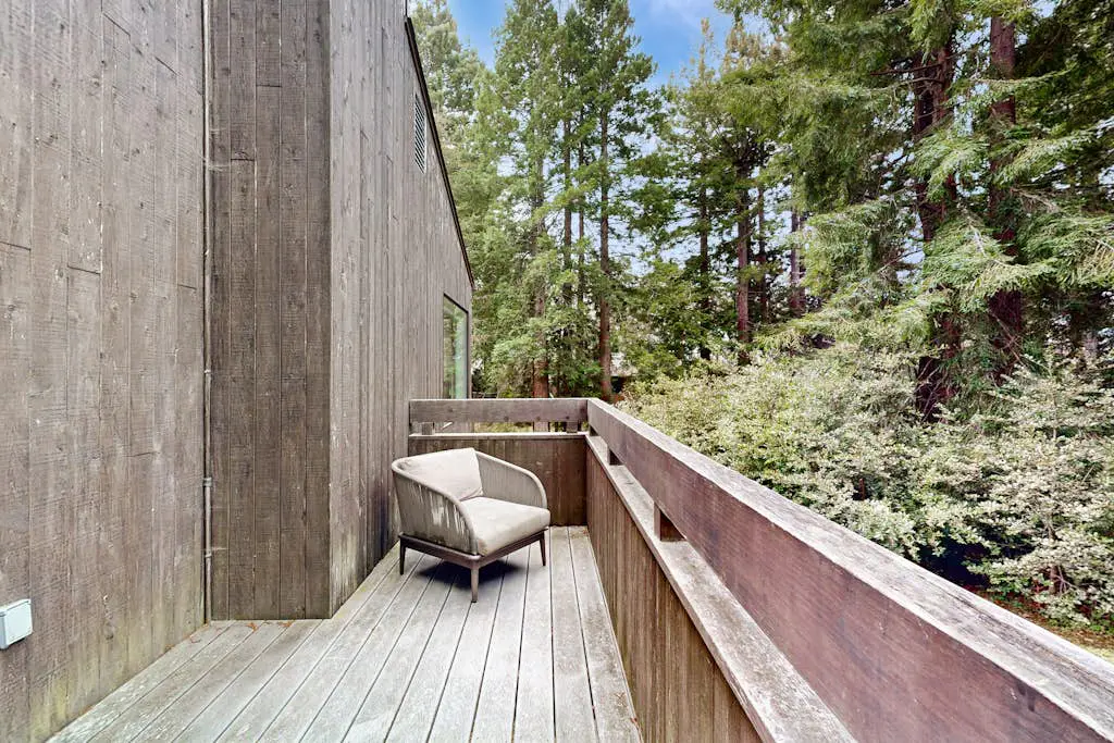 Tree House - Sea Ranch home with deck & grill near Shell Beach, dogs welcome