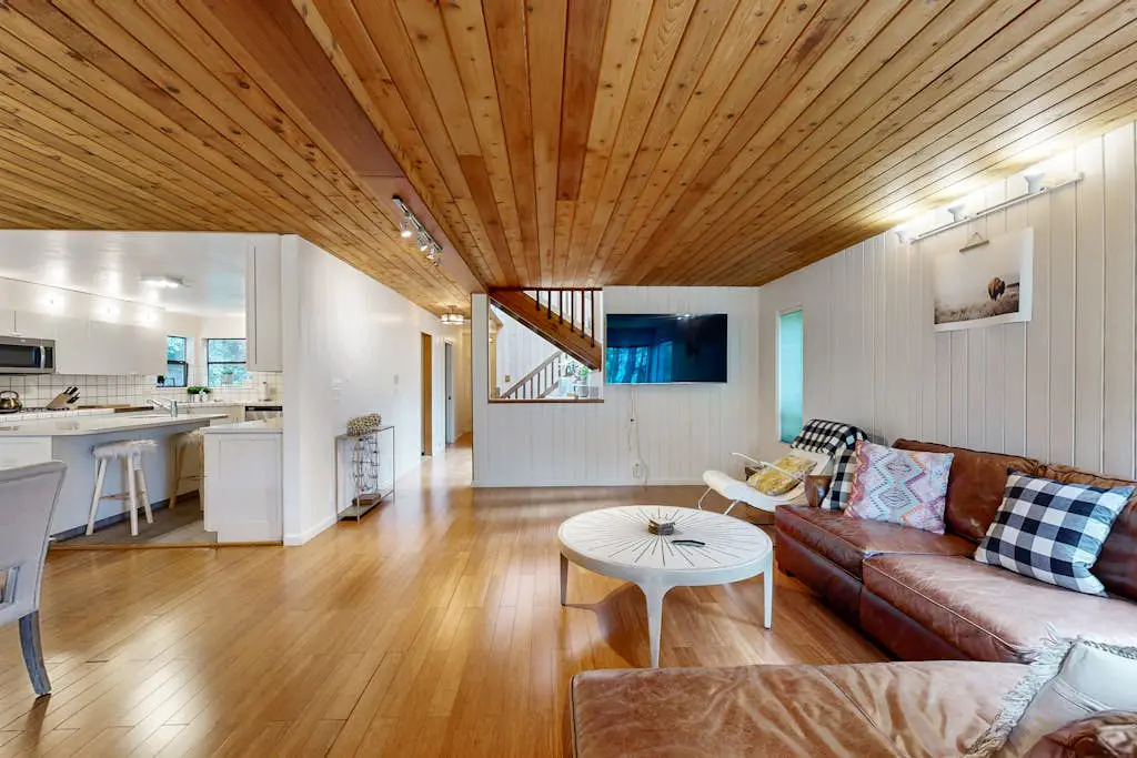 Tree House - Sea Ranch home with deck & grill near Shell Beach, dogs welcome