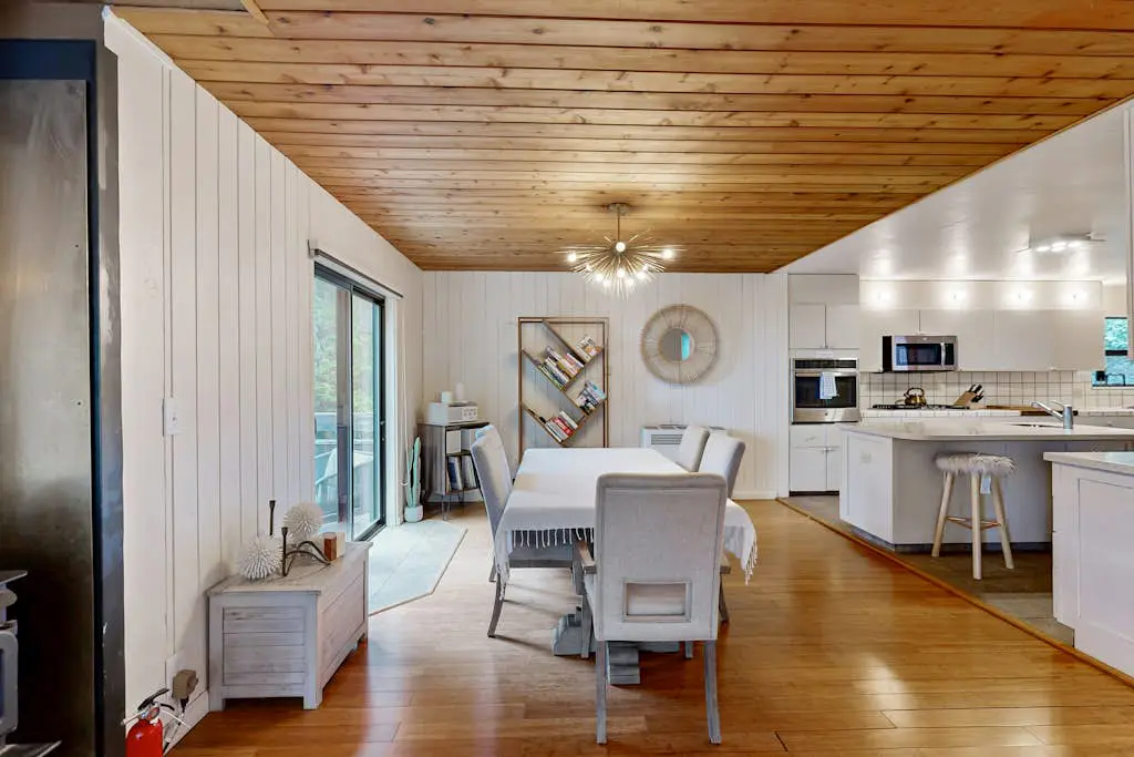 Tree House - Sea Ranch home with deck & grill near Shell Beach, dogs welcome