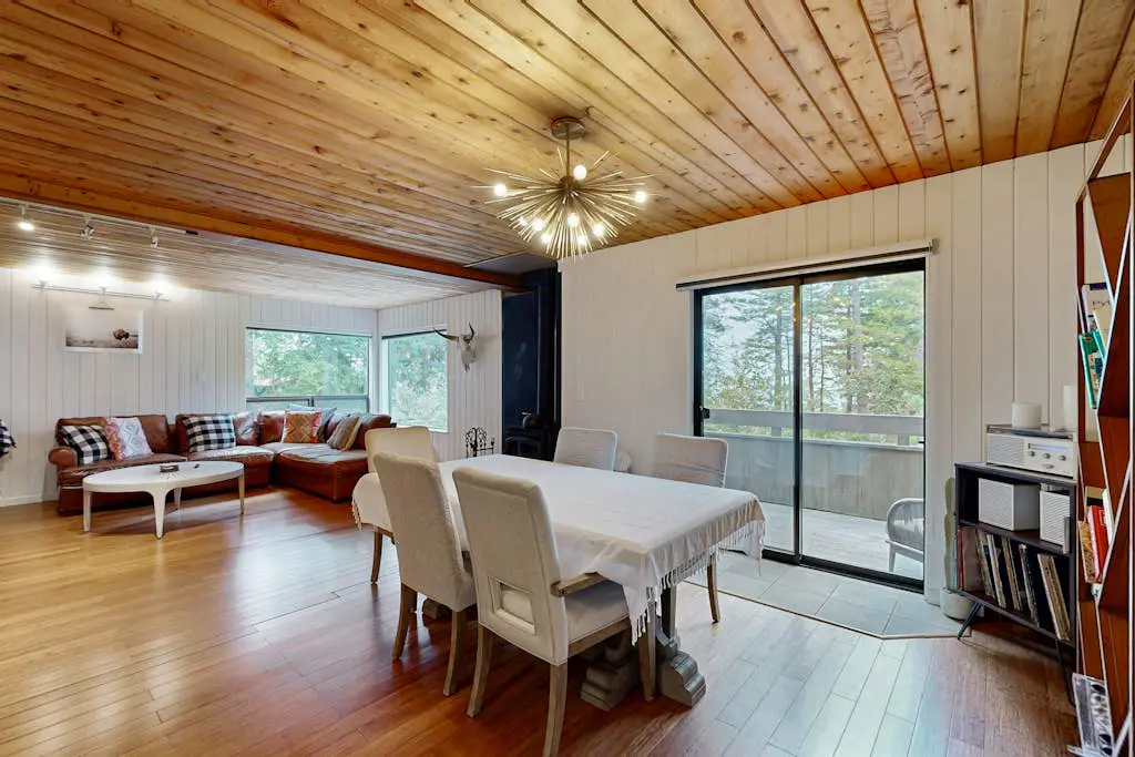 Tree House - Sea Ranch home with deck & grill near Shell Beach, dogs welcome