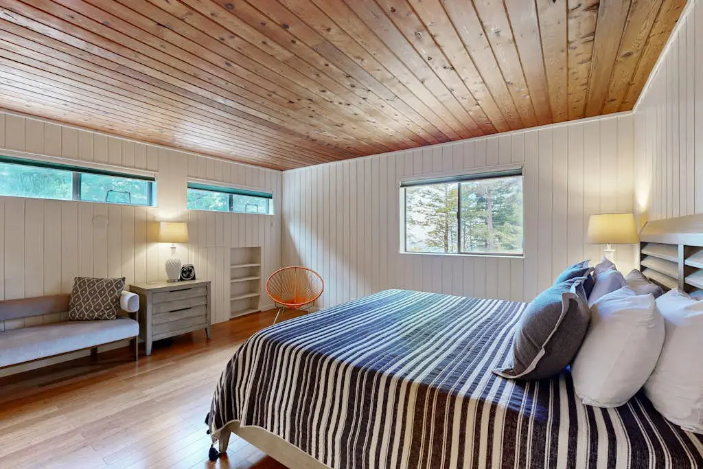 Tree House - Sea Ranch home with deck & grill near Shell Beach, dogs welcome