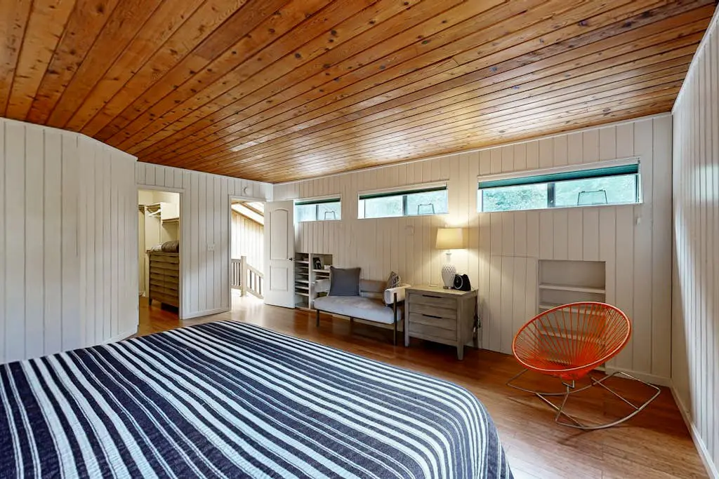 Tree House - Sea Ranch home with deck & grill near Shell Beach, dogs welcome