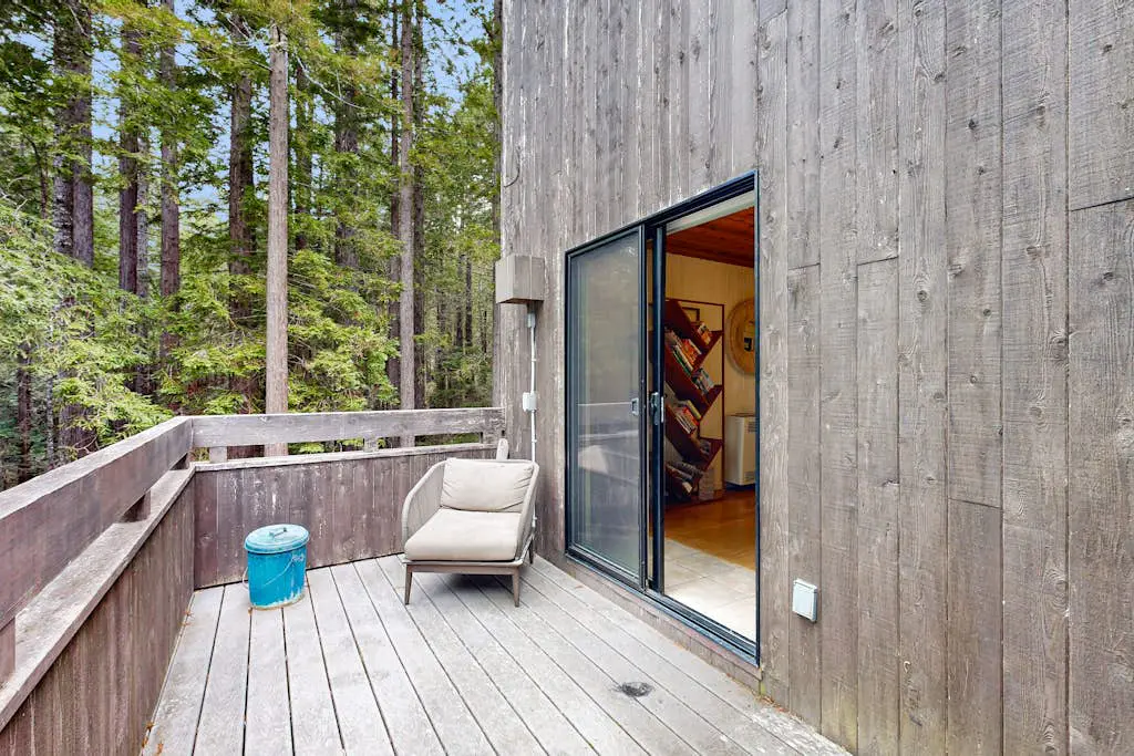 Tree House - Sea Ranch home with deck & grill near Shell Beach, dogs welcome