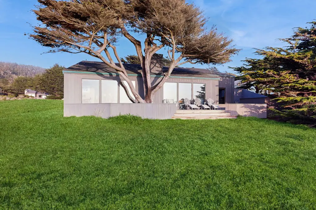 Bowsprit Retreat - Oceanfront Sea Ranch home with hot tub & deck, dogs welcome