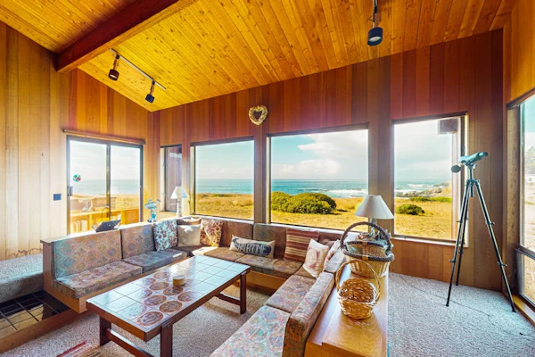 Wine Country getaway with breathtaking ocean views, wood stove, & deck