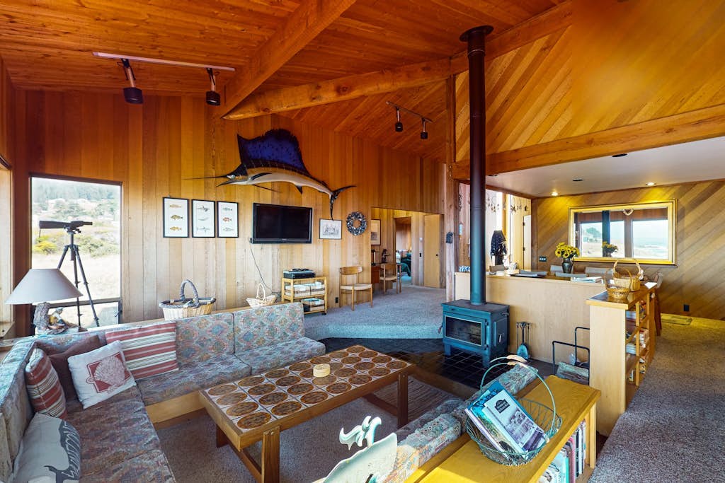 Wine Country getaway with breathtaking ocean views, wood stove, & deck