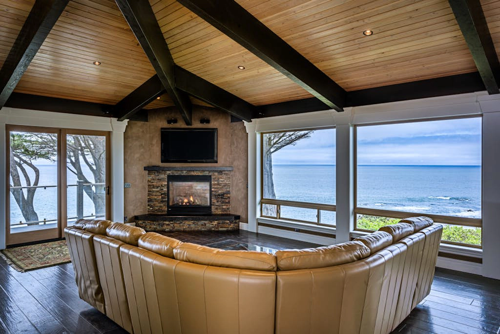 Oceanfront Dream Hideaway - Luxury blufftop home with hot tub, wraparound deck, gourmet kitchen & ocean view