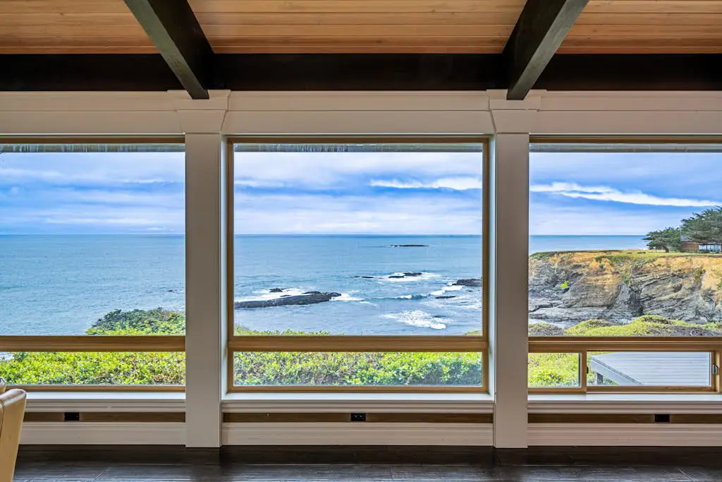 Oceanfront Dream Hideaway - Luxury blufftop home with hot tub, wraparound deck, gourmet kitchen & ocean view