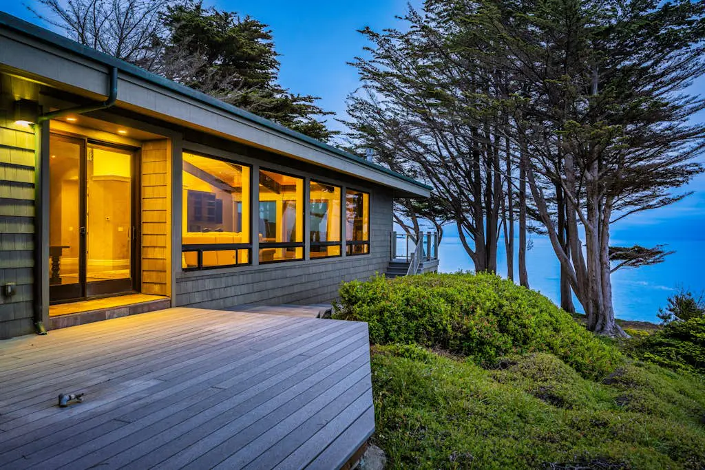 Oceanfront Dream Hideaway - Luxury blufftop home with hot tub, wraparound deck, gourmet kitchen & ocean view