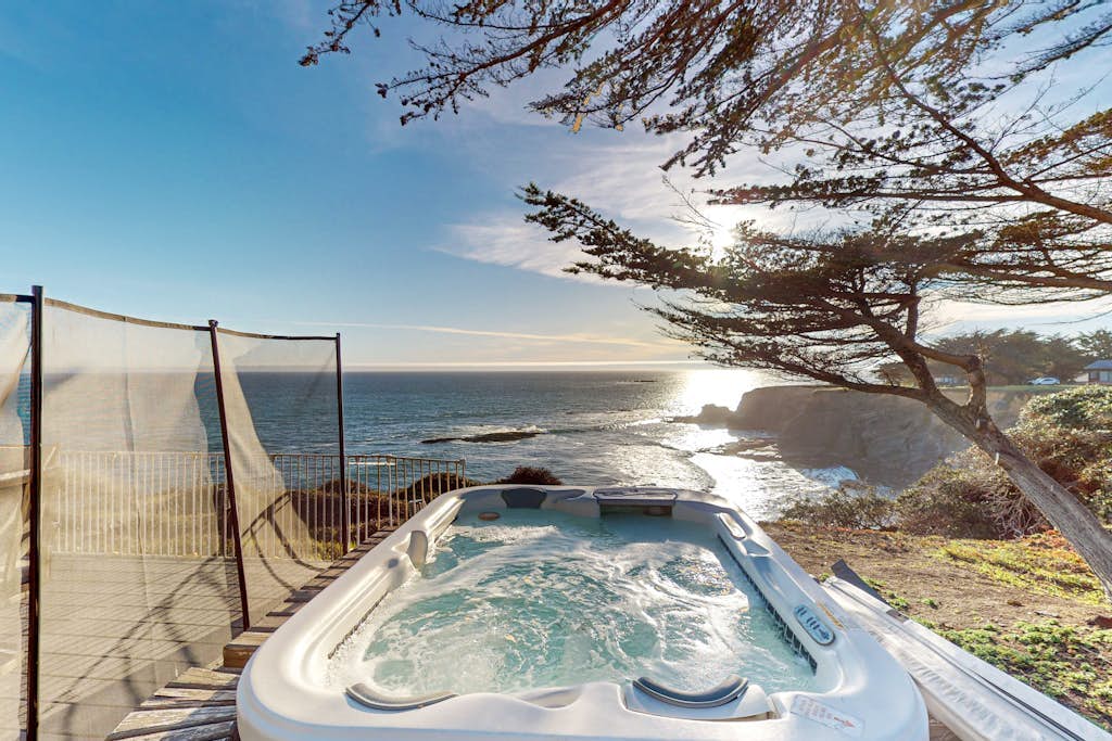 Luxury blufftop home with hot tub, wraparound deck, gourmet kitchen & ocean view