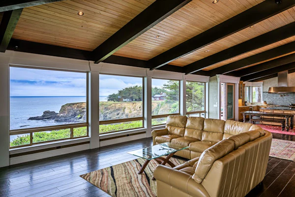 Luxury blufftop home with hot tub, wraparound deck, gourmet kitchen & ocean view