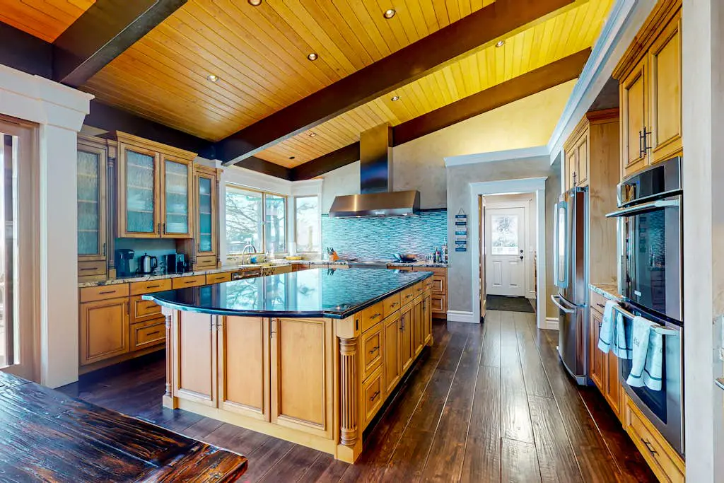 Oceanfront Dream Hideaway - Luxury blufftop home with hot tub, wraparound deck, gourmet kitchen & ocean view