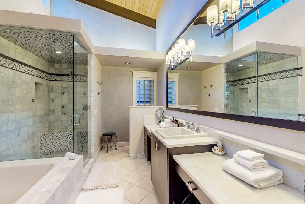 Oceanfront Dream Hideaway - Luxury blufftop home with hot tub, wraparound deck, gourmet kitchen & ocean view