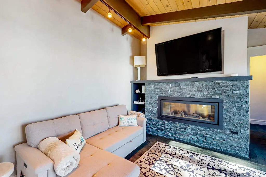 Oceanfront Dream Hideaway - Luxury blufftop home with hot tub, wraparound deck, gourmet kitchen & ocean view