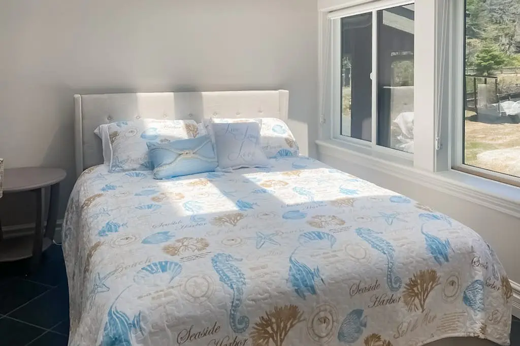 Oceanfront Dream Hideaway - Luxury blufftop home with hot tub, wraparound deck, gourmet kitchen & ocean view