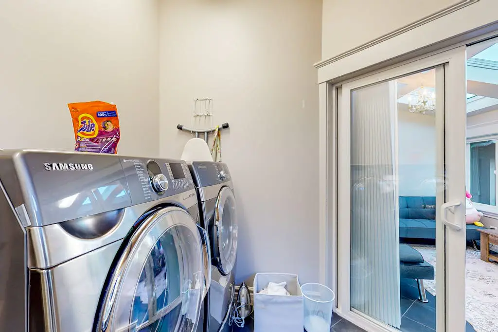 Oceanfront Dream Hideaway - Luxury blufftop home with hot tub, wraparound deck, gourmet kitchen & ocean view