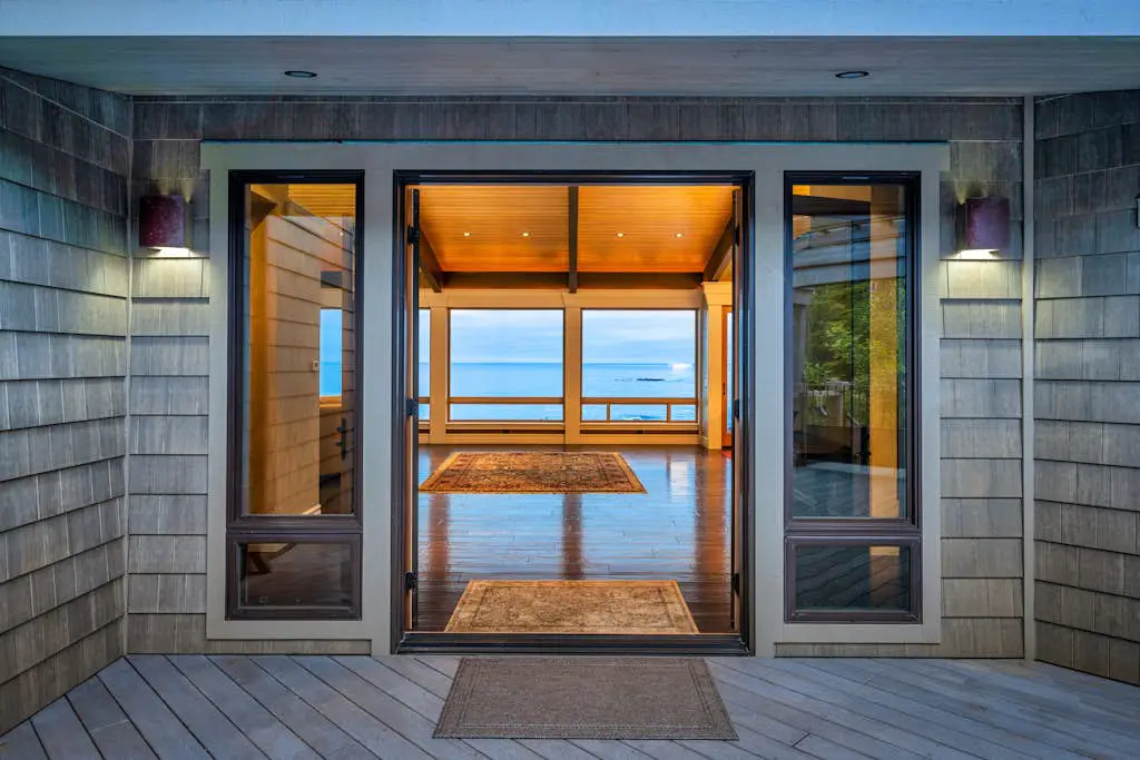 Oceanfront Dream Hideaway - Luxury blufftop home with hot tub, wraparound deck, gourmet kitchen & ocean view