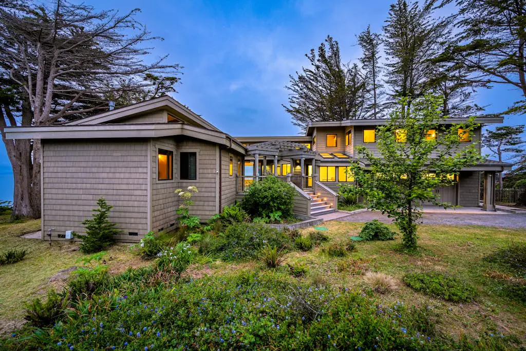 Oceanfront Dream Hideaway - Luxury blufftop home with hot tub, wraparound deck, gourmet kitchen & ocean view