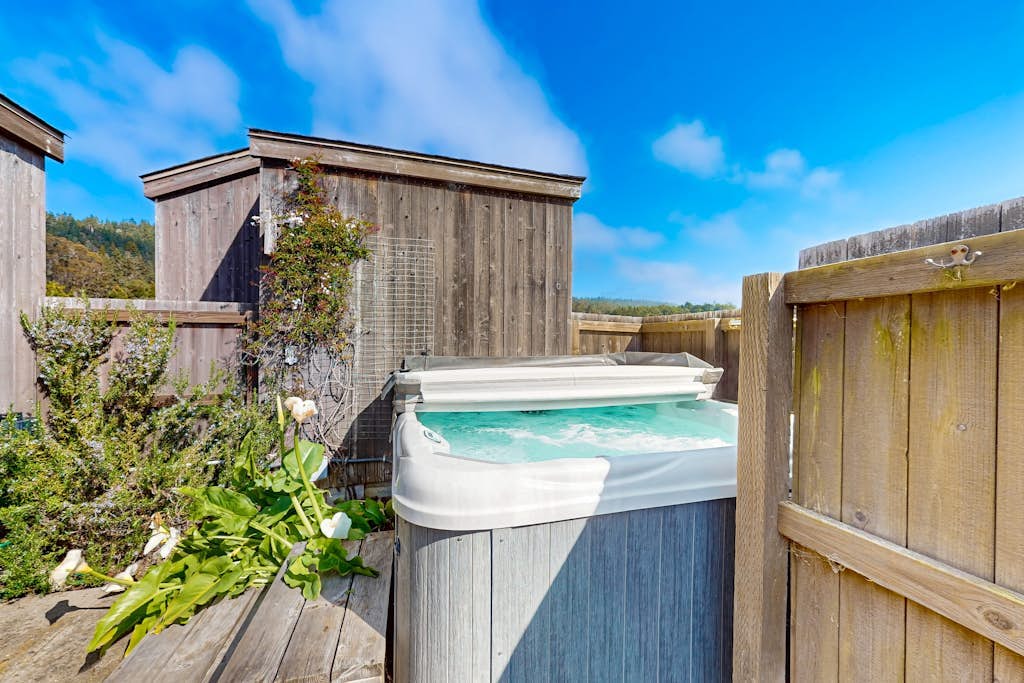 Blue Mermaid - Ocean-view home with hot tub near Walk On Beach, dogs welcome