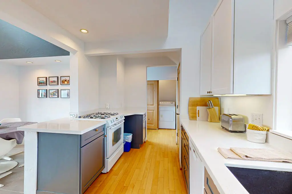 Blue Mermaid - Ocean-view home with hot tub near Walk On Beach, dogs welcome