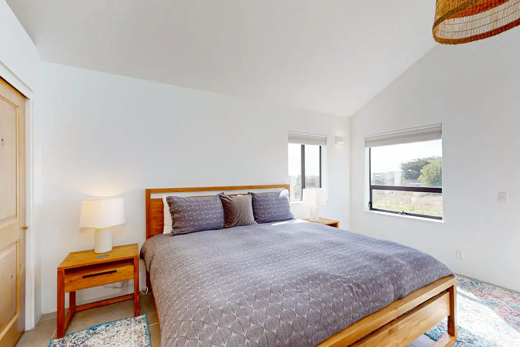 Blue Mermaid - Ocean-view home with hot tub near Walk On Beach, dogs welcome