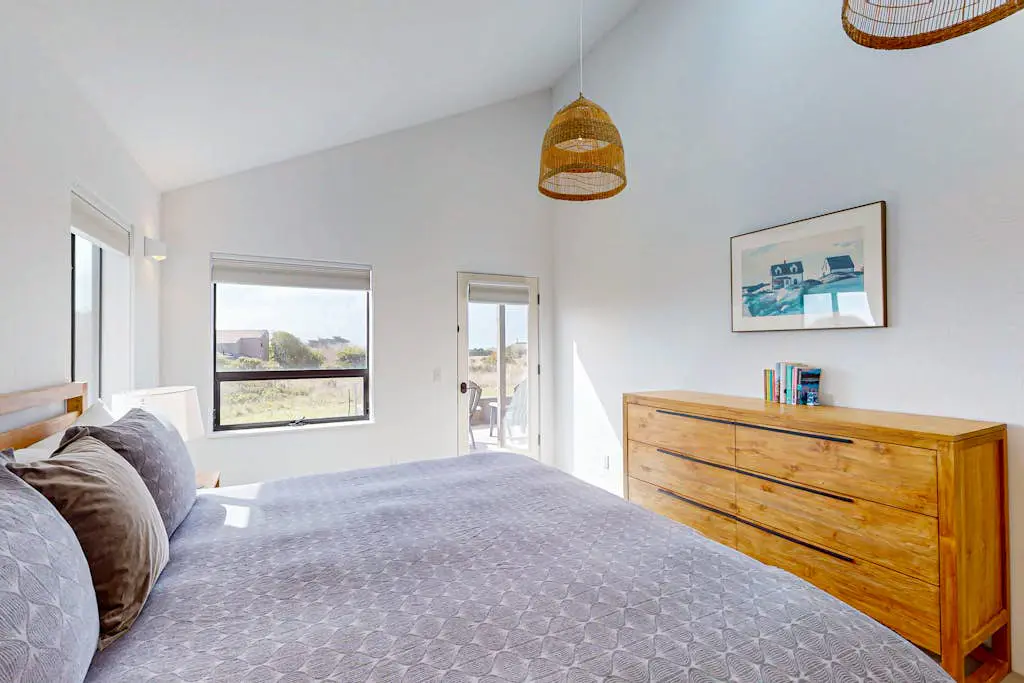 Blue Mermaid - Ocean-view home with hot tub near Walk On Beach, dogs welcome