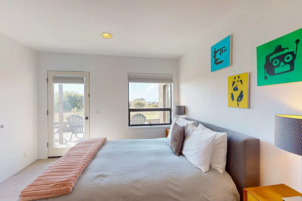 Blue Mermaid - Ocean-view home with hot tub near Walk On Beach, dogs welcome