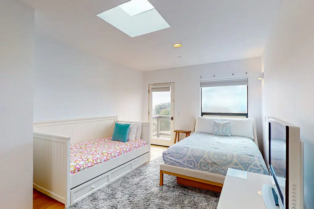 Blue Mermaid - Ocean-view home with hot tub near Walk On Beach, dogs welcome