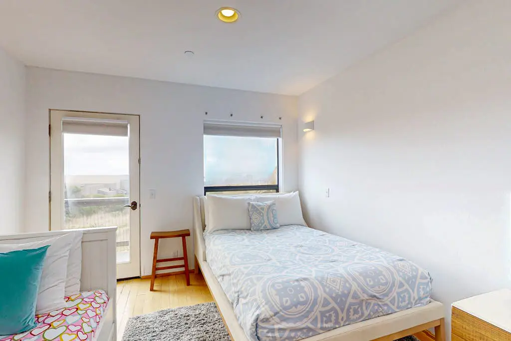 Blue Mermaid - Ocean-view home with hot tub near Walk On Beach, dogs welcome