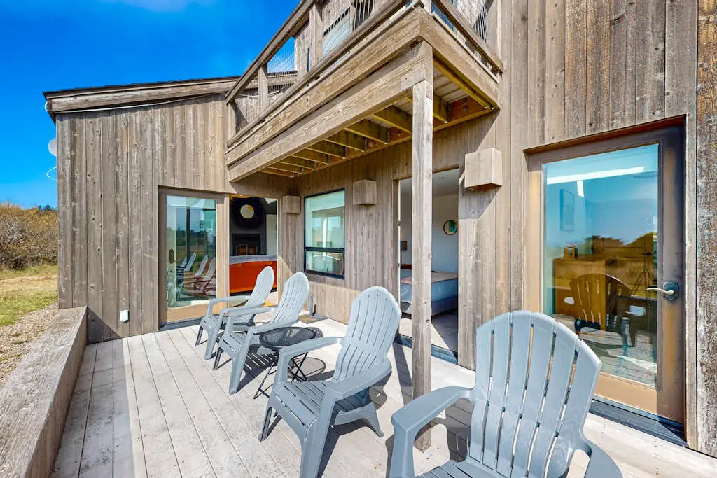 Blue Mermaid - Ocean-view home with hot tub near Walk On Beach, dogs welcome