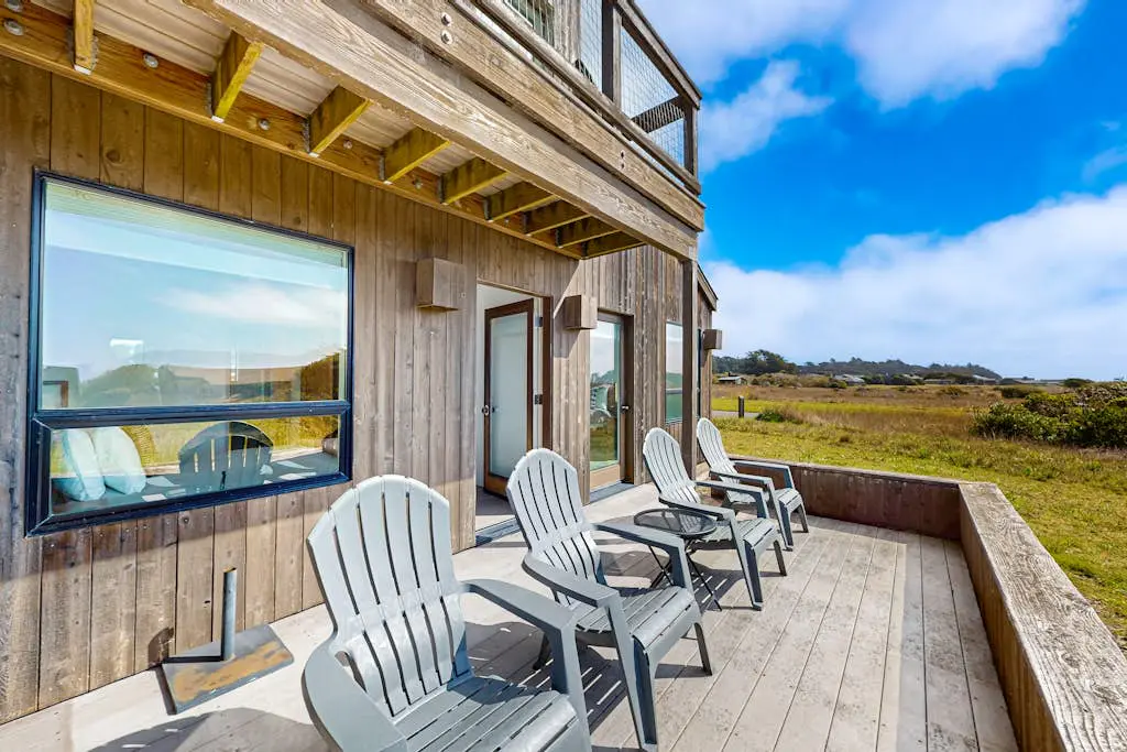 Blue Mermaid - Ocean-view home with hot tub near Walk On Beach, dogs welcome