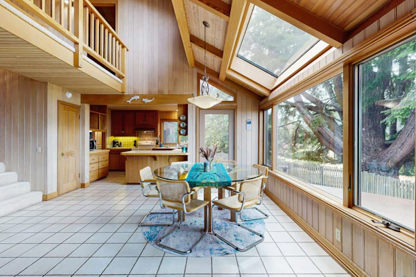 Panoramic ocean views greet you from the moment you walk through the door. A warm fire and ocean views anchor cozy evenings in. Step outside to a deck overlooking the ocean. Room for 6 in this 3-bedroom home. Just a 11-minute walk to the heated community pool. Sea Ranch's iconic trails, tidepools, and heated pools are all at your doorstep. Hear the surf from your pillow and watch the waves from your coffee spot.