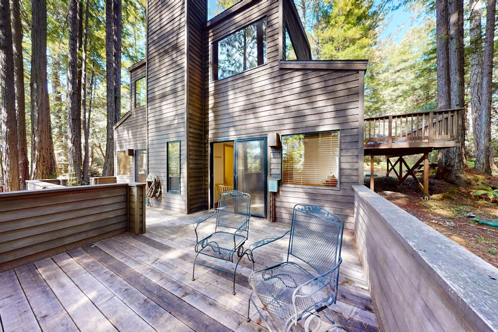 Fox Run - Award-winning forest retreat on a private redwood acre