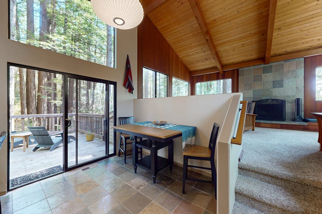 Fox Run - Award-winning forest retreat on a private redwood acre