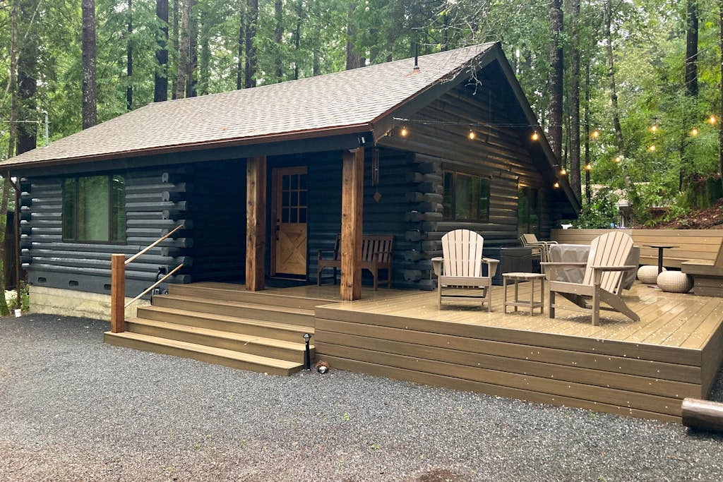 Cabin Fever - Forest cabin with large deck in private setting - close to beaches and town