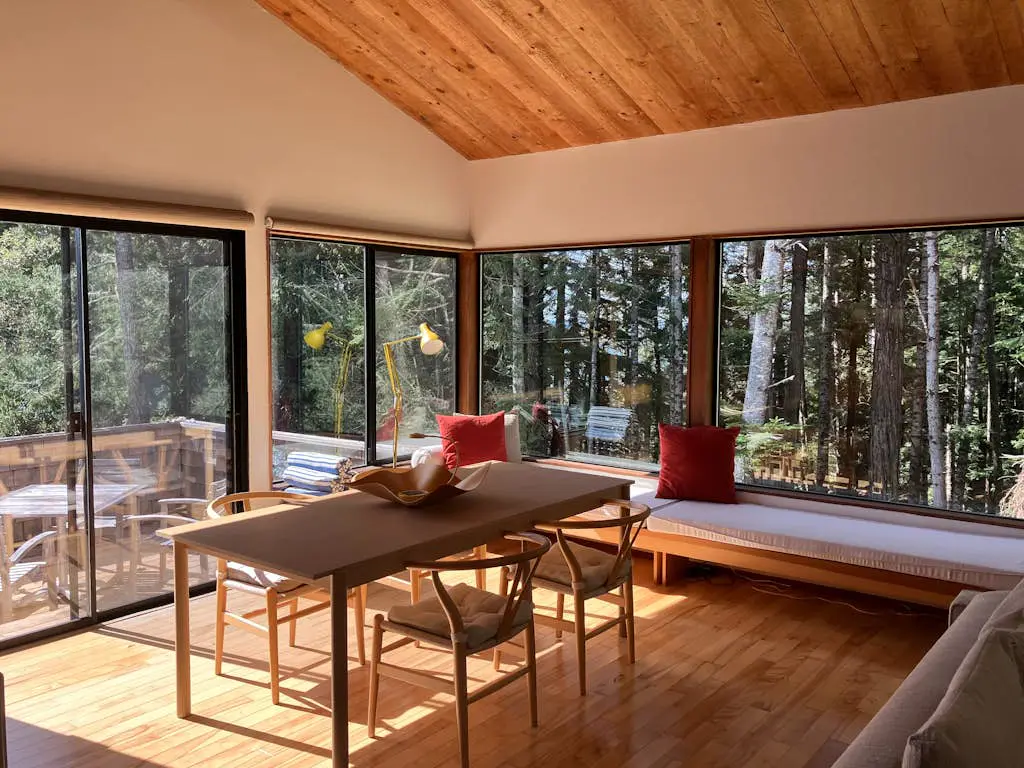 Madrone Meadow - Ocean view timber home with hot tub near beach