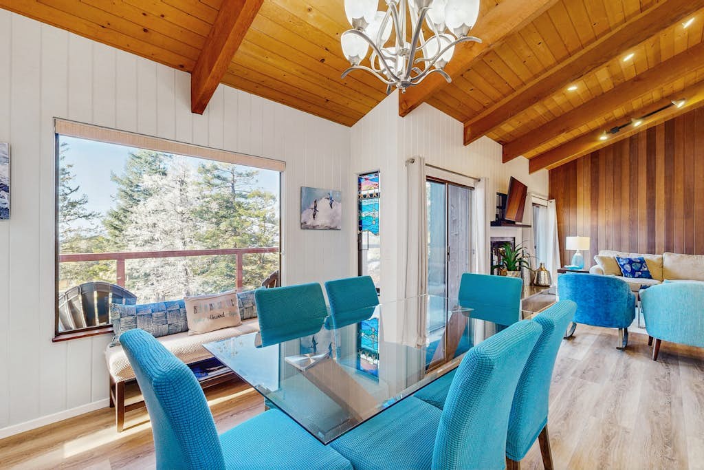 Updated coastal home w/ocean views, gas grill, private deck-surrounded by forest