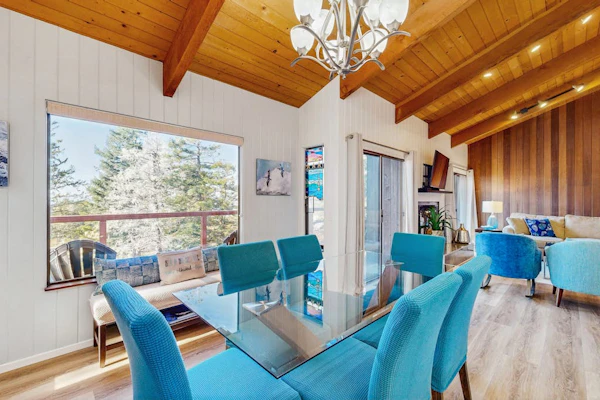Updated coastal home w/ocean views, gas grill, private deck-surrounded by forest