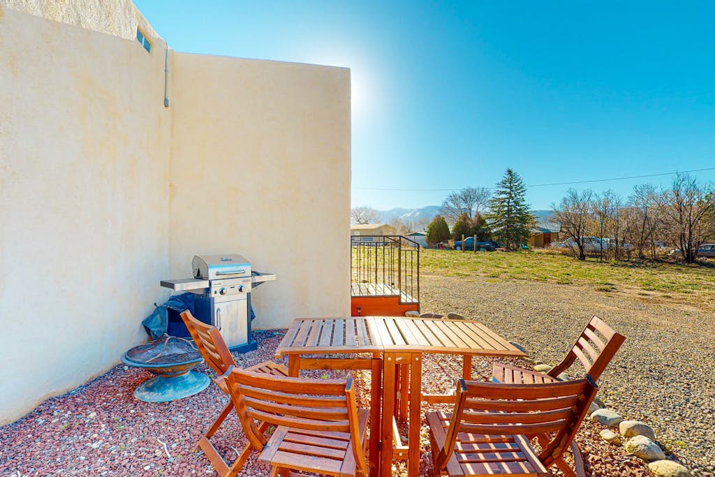 Dog-friendly sun-soaked home with grill, firepit, & washer/dryer - mountain view