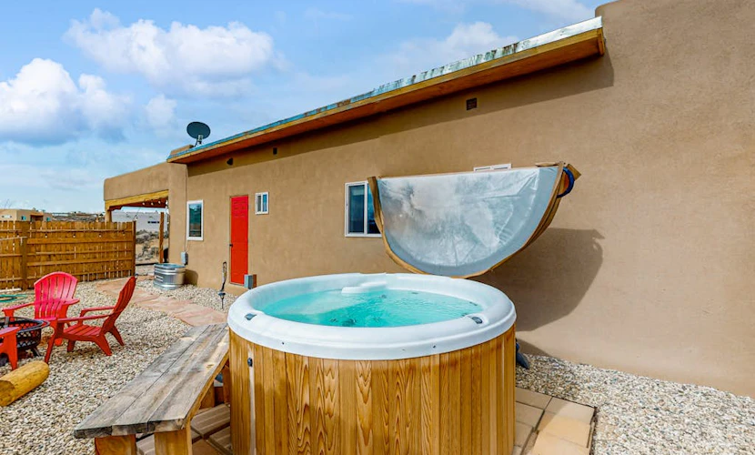 Colorful music-themed home with mountain views, hot tub, woodstove & WIFI