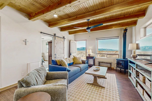 Cozy, dog-friendly home on 3 acres, with incredible views, wood stove, WIFI