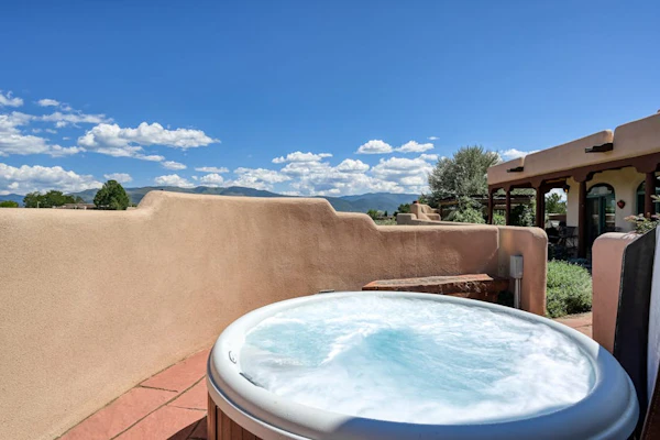 Dog-Friendly home with private hot tub, high-speed WiFi & wood-burning fireplace