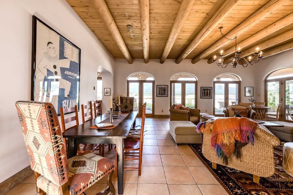 Dog-Friendly home with private hot tub, high-speed WiFi & wood-burning fireplace