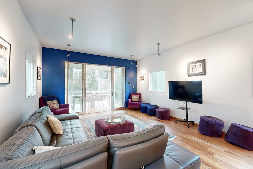 Ultra-Modern Home | Sunroom with Big Views | Walk to Kachina Lift