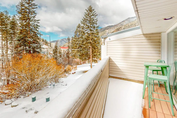 Large mountainside condo at Taos Ski Valley with views & balcony - near hiking