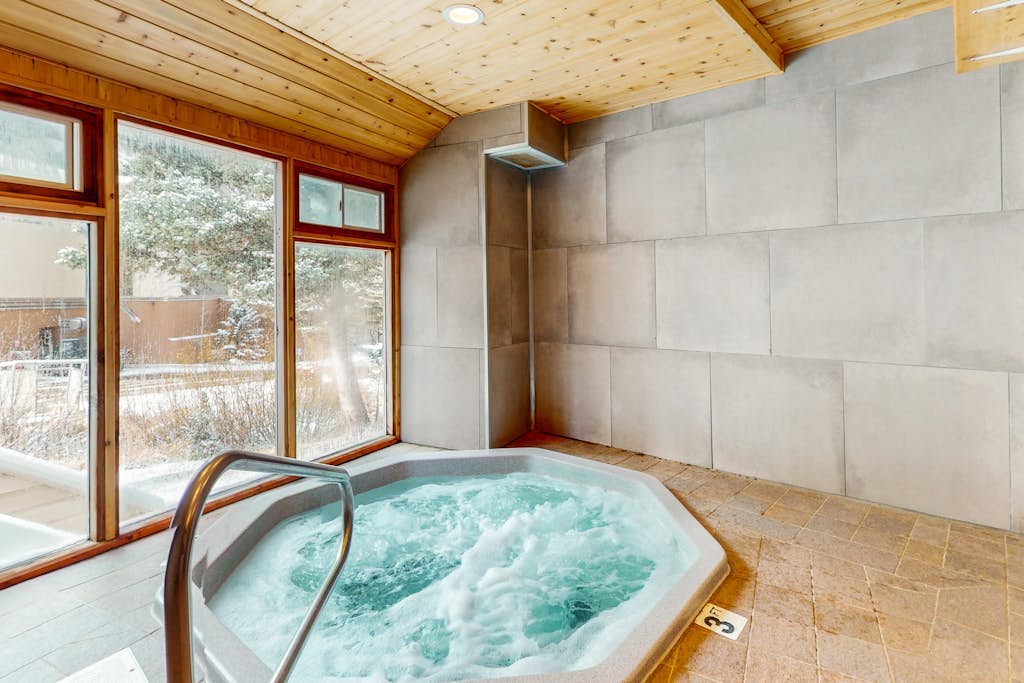 Large mountainside condo at Taos Ski Valley with views  & balcony - near hiking