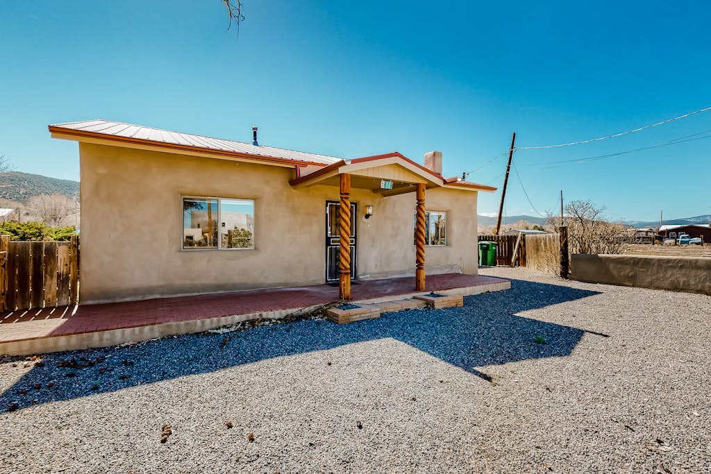 Restored 1938 adobe with mountain view & kiva fireplace - dog-friendly