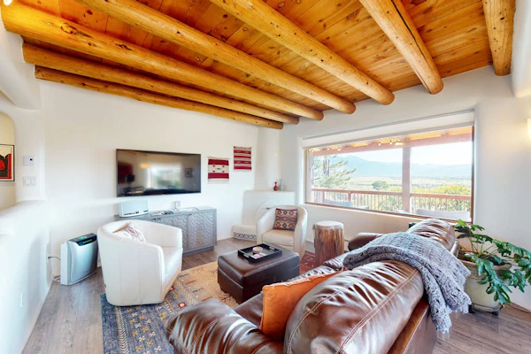 Mountain-view estate with casita, POP tennis, rooftop bar & private hot tub